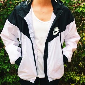 NWT Nike "wind runner" windbreaker